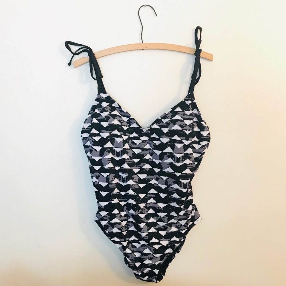 Beach Betty by Miracle Brands slimming swimsuit L